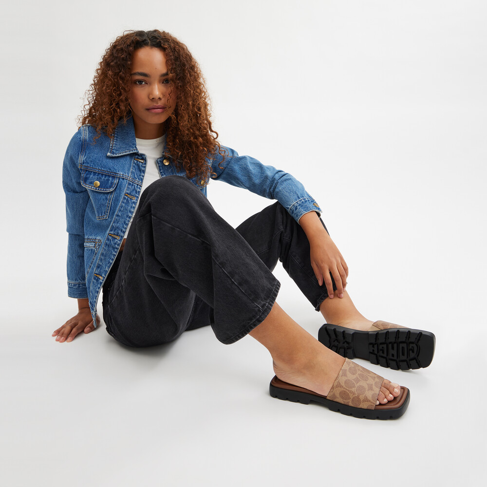 Coach Florence Sandal In Signature Canvas - Brown