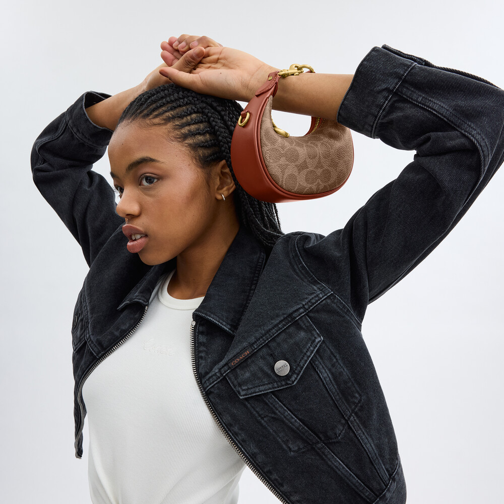 Coach Jonie Bag In Signature Canvas 15 - Light/Pastel Brown