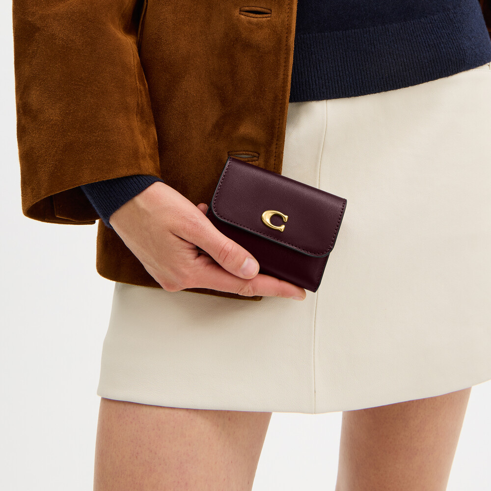 Coach Essential Card Holder Wallet In Colorblock - BURGUNDY