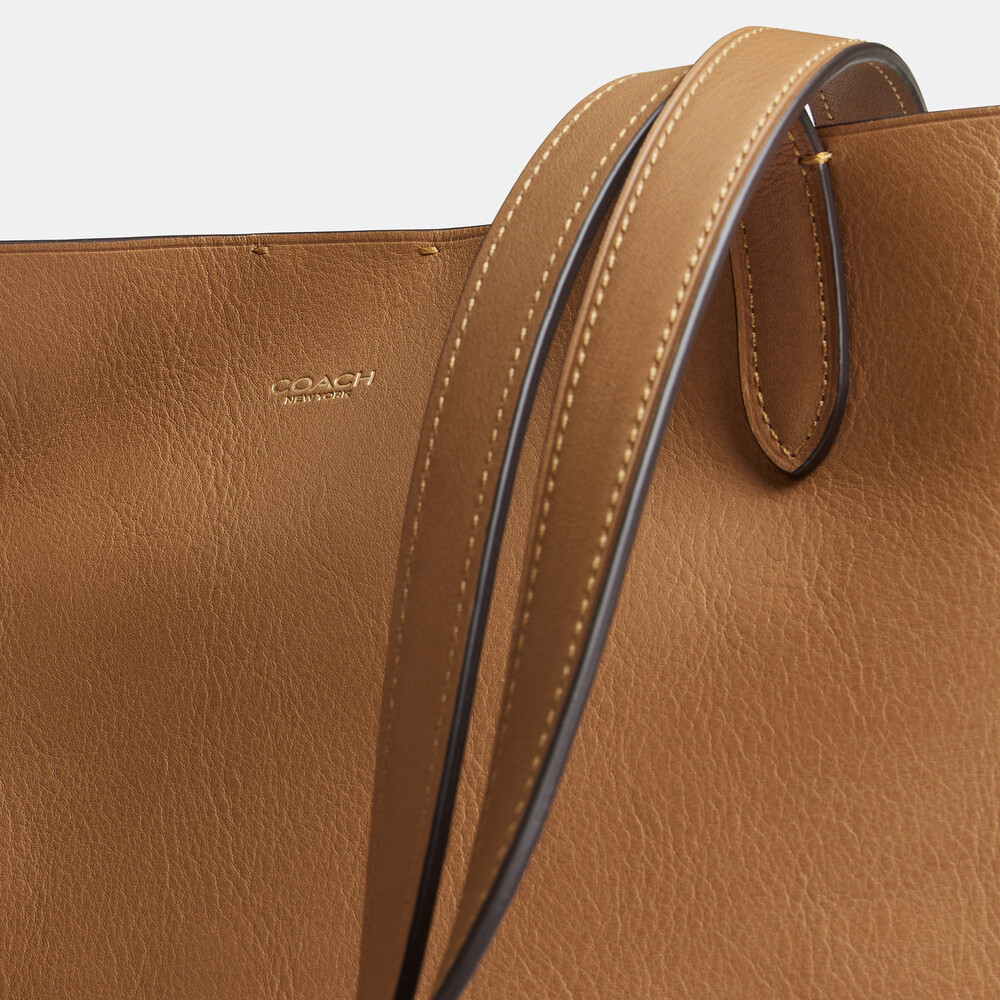 Coach Manhattan Tote 37 - MEDIUM BROWN