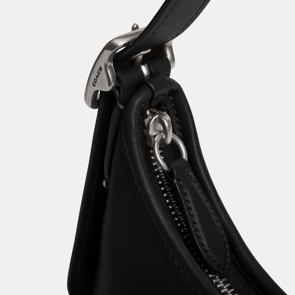 Coach Hamptons Hobo Bag - Black